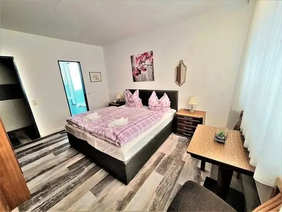 Basic Tek Büyük veya İki Ayrı Yataklı Oda