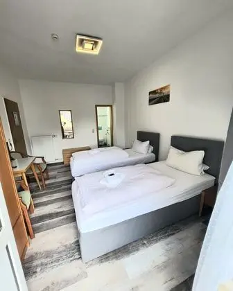 Basic Tek Büyük veya İki Ayrı Yataklı Oda