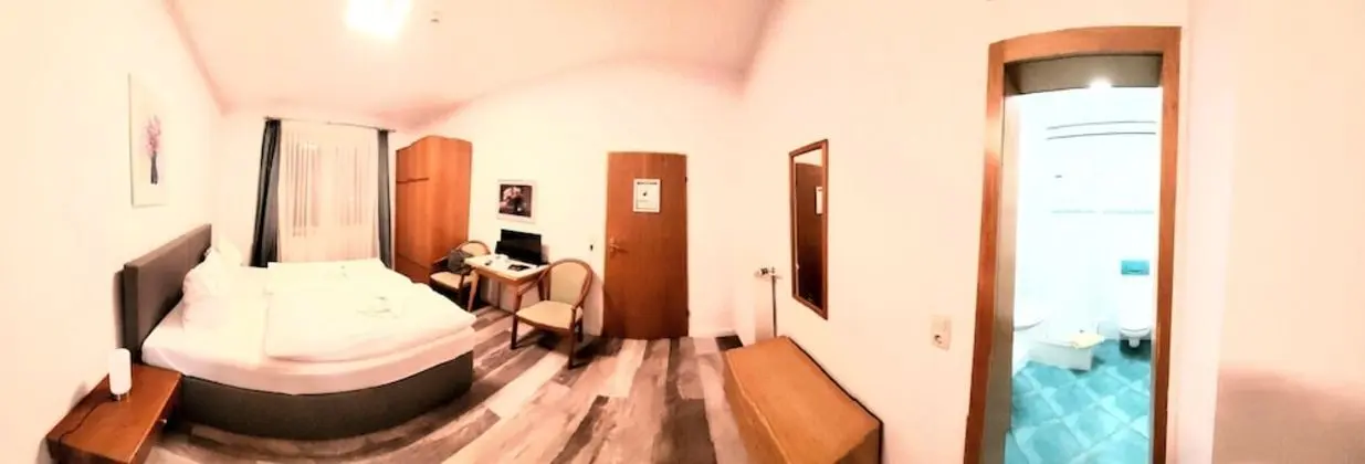 Basic Tek Büyük veya İki Ayrı Yataklı Oda