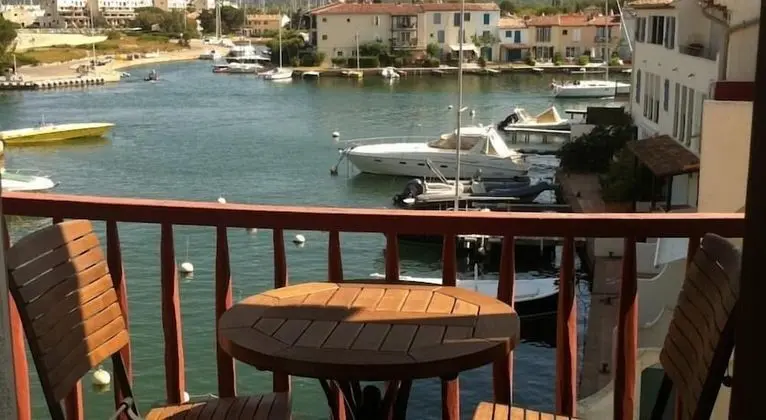 Tek Büyük Yataklı Oda, Marina Manzaralı