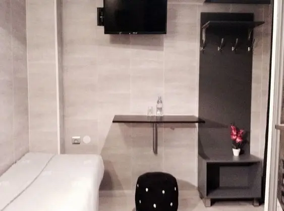 Tek Büyük Yataklı Oda (shared toilets)