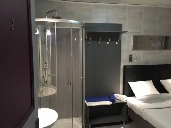 Tek Büyük Yataklı Oda (shared toilets)