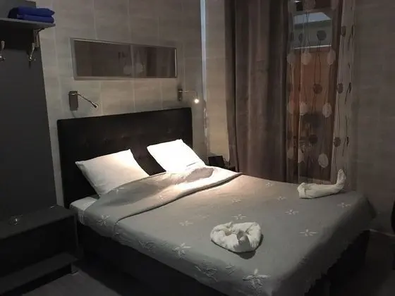 Tek Büyük Yataklı Oda (shared toilets)