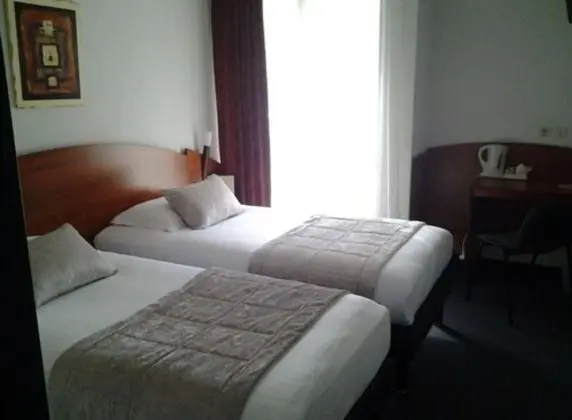 Comfort Tek Büyük veya İki Ayrı Yataklı Oda
