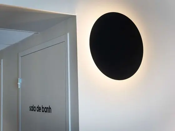 Pop room with a double bed