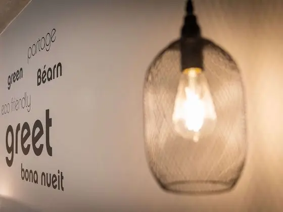 Pop room with a double bed