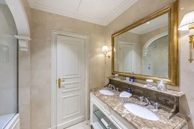 Deluxe Oda, Avlu Manzaralı (City or Courtyard View)