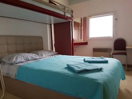 Üç Kişilik Oda, Ortak Banyo