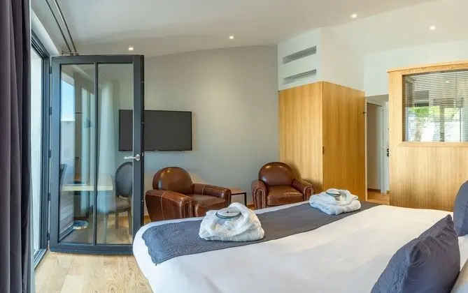 Tek Büyük veya İki Ayrı Yataklı Oda