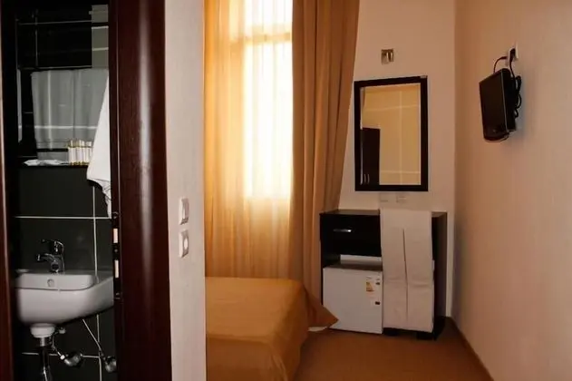 Üç Kişilik Oda