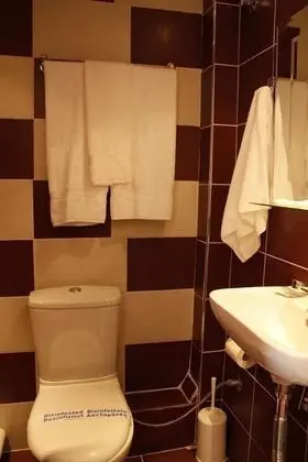 Üç Kişilik Oda