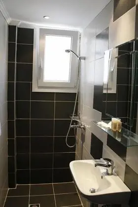 Üç Kişilik Oda