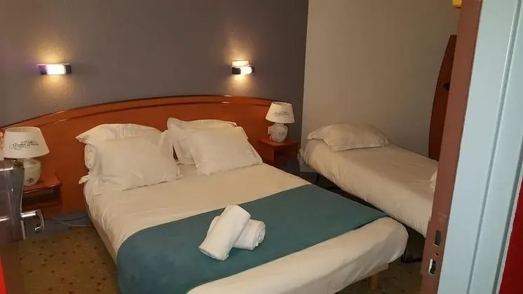 Üç Kişilik Oda