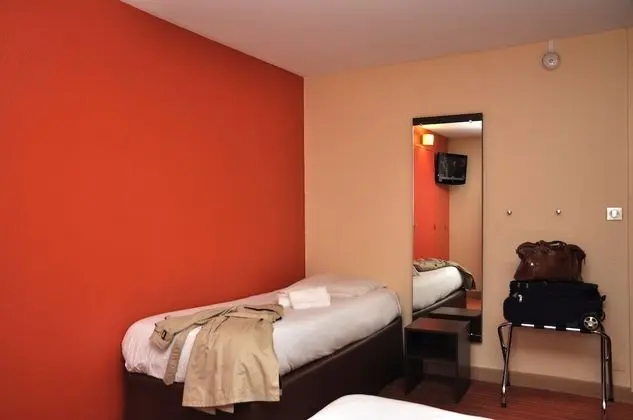 Basic Tek Büyük veya İki Ayrı Yataklı Oda