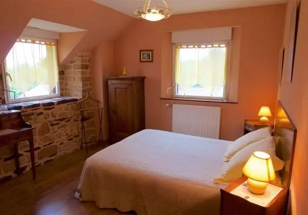 Tek Büyük Yataklı Oda (Le val aux fées)