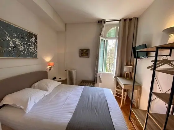 Standard Tek Büyük Yataklı Oda (Road side)