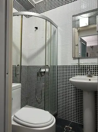 Basic Tek Büyük veya İki Ayrı Yataklı Oda, Sigara İçilebilir, Kısmi Deniz Manzaralı