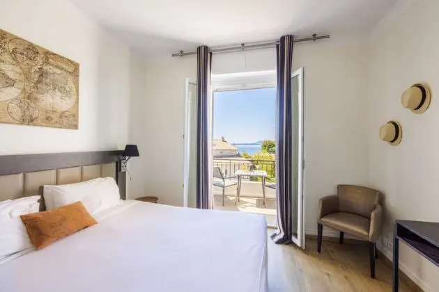 Standard Tek Büyük Yataklı Oda, Balkon, Kısmi Deniz Manzaralı