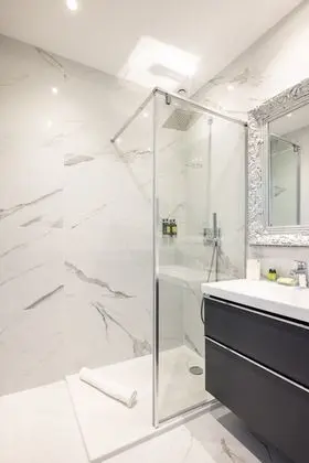 Standard Tek Büyük Yataklı Oda, Balkon, Kısmi Deniz Manzaralı