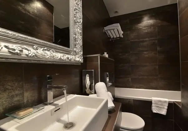 Standard Tek Büyük Yataklı Oda, Balkon, Kısmi Deniz Manzaralı