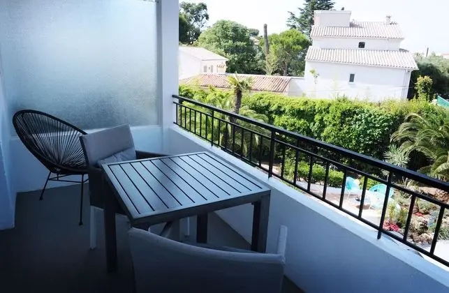 Standard Tek Büyük Yataklı Oda, Balkon, Kısmi Deniz Manzaralı