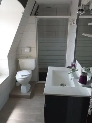 Üç Kişilik Oda