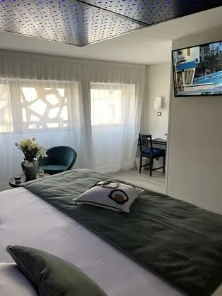 Premium Tek Büyük Yataklı Oda