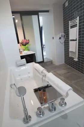 Premium Tek Büyük Yataklı Oda