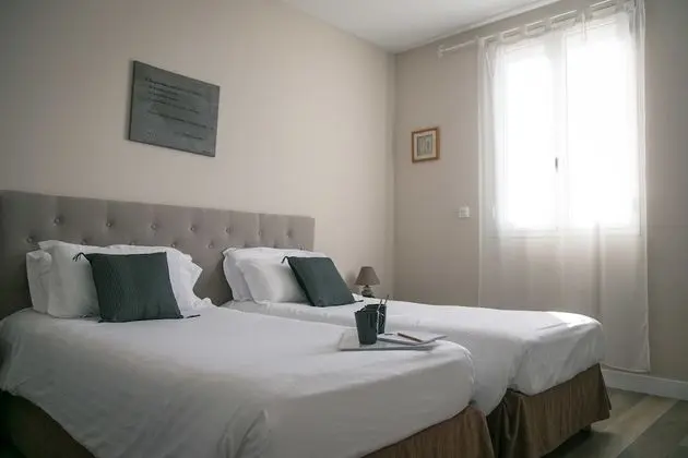 Üç Kişilik Oda, Denize Bakan