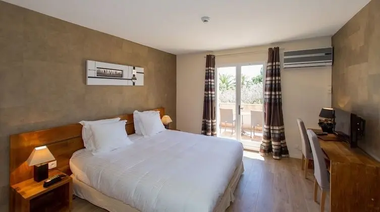 Tek Büyük veya İki Ayrı Yataklı Oda, Teras