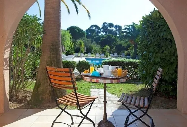 Tek Büyük veya İki Ayrı Yataklı Oda, Teras