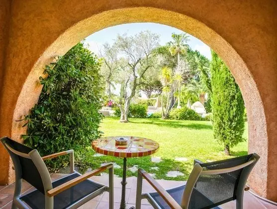 Tek Büyük veya İki Ayrı Yataklı Oda, Teras