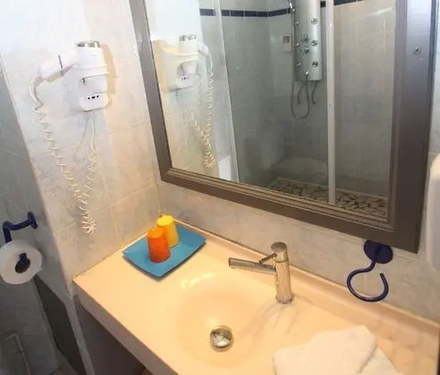 Stüdyo, 2 Tek Kişilik Yatak, Küçük Mutfak