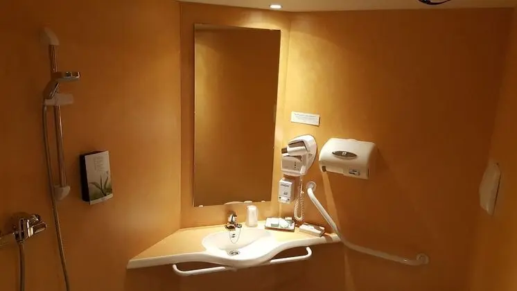 Comfort Tek Büyük veya İki Ayrı Yataklı Oda