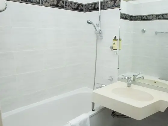 Comfort Tek Büyük Yataklı Oda, Teras, Bahçe Manzaralı
