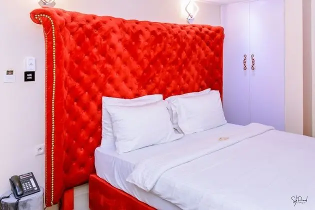 Premium Tek Büyük Yataklı Oda