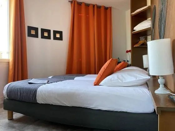 Standard Üç Kişilik Oda, Banyolu/Duşlu