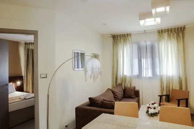 Senior Süit