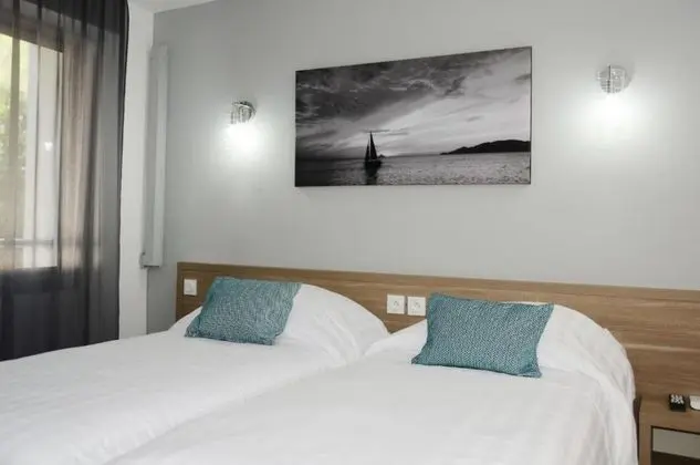 Deluxe Tek Büyük veya İki Ayrı Yataklı Oda, Teras, Kısmi Deniz Manzaralı (Terrasse  )