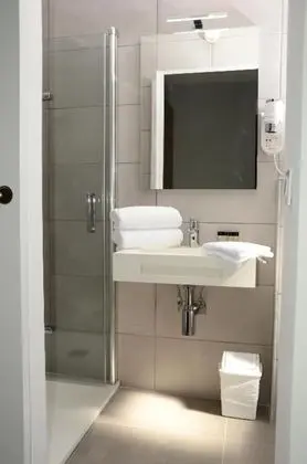 Deluxe Tek Büyük veya İki Ayrı Yataklı Oda, Teras, Kısmi Deniz Manzaralı (Terrasse  )