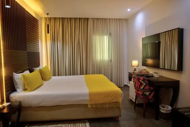 Luxury Tek Büyük Yataklı Oda