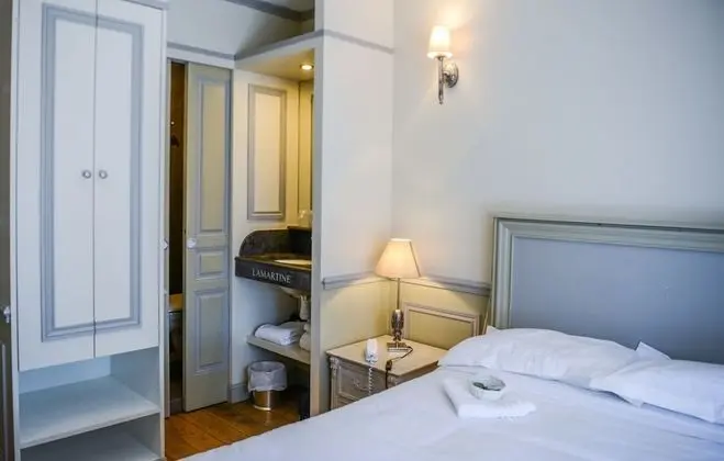 Standard Tek Büyük Yataklı Oda