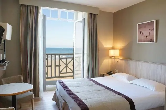 Tek Büyük Yataklı Oda, Balkon, Deniz Manzaralı