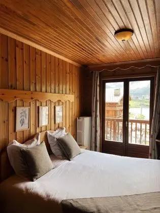 Tek Büyük veya İki Ayrı Yataklı Oda (1)