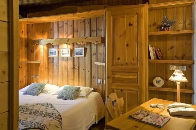 Tek Büyük veya İki Ayrı Yataklı Oda (1)