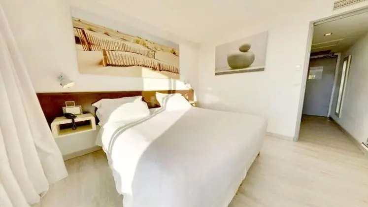 Tek Büyük Yataklı Oda, Kısmi Deniz Manzaralı