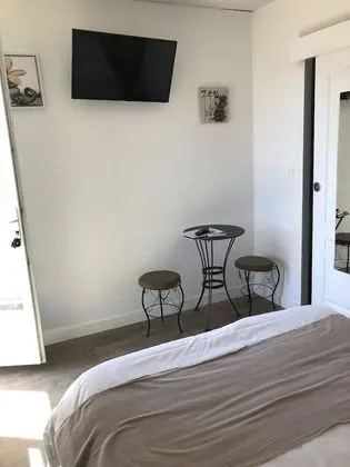 Tek Büyük Yataklı Oda, Avlu