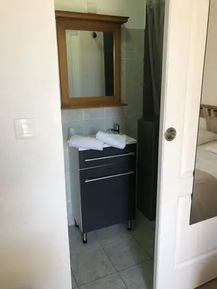 Tek Büyük Yataklı Oda, Avlu