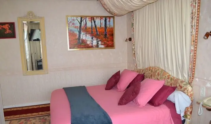 Classic Tek Büyük Yataklı Oda, 1 En Büyük (King) Boy Yatak, Sigara İçilmez, Bahçe Manzaralı