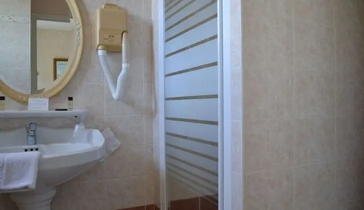 Classic Tek Büyük Yataklı Oda, 1 En Büyük (King) Boy Yatak, Sigara İçilmez, Bahçe Manzaralı